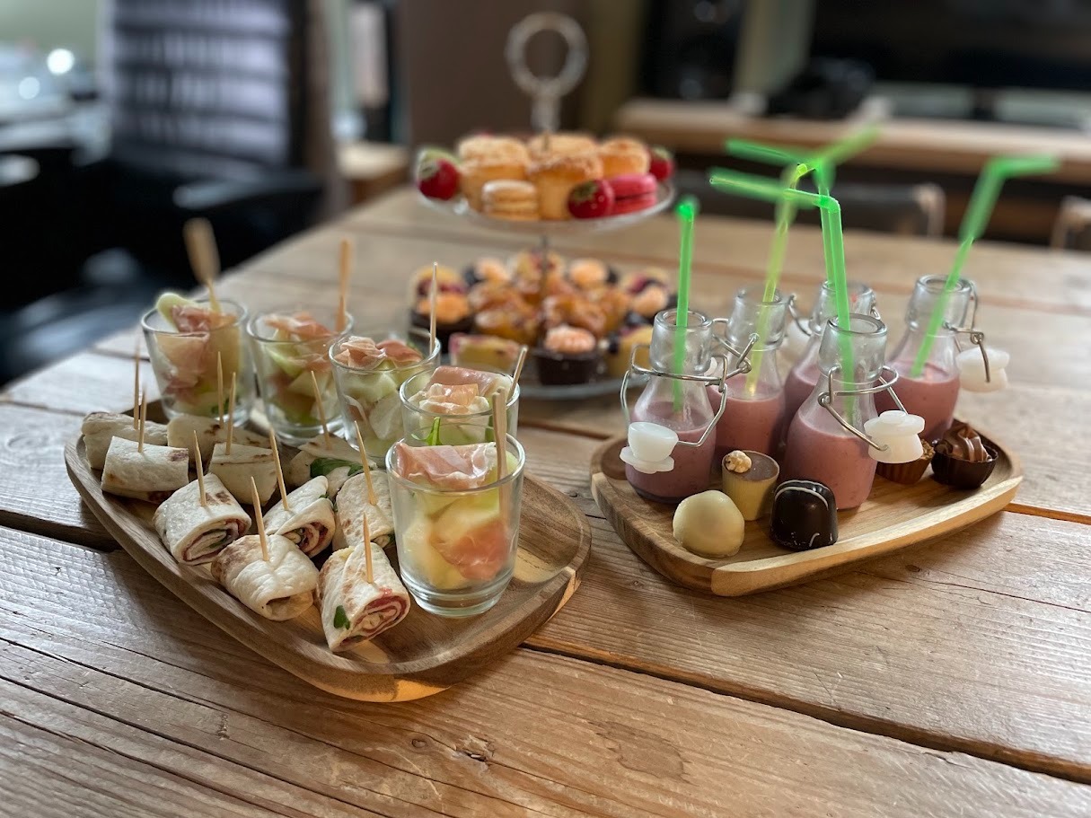 Hartige high-teahapjes, smoothies en bonbons